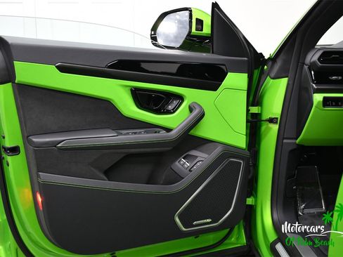 Used 2025 Lamborghini Urus SE image 19