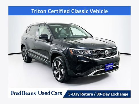 Used 2023 Volkswagen Taos SE AWD/4WD image 1