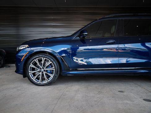 Used 2022 BMW X7 xDrive40i w/ M Sport Package AWD/4WD image 11
