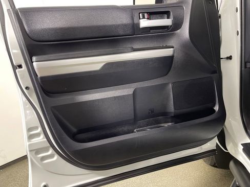 Used 2016 Toyota Tundra SR5 w/ SR5 Upgrade Package image 17