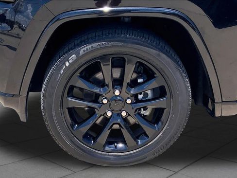 Used 2022 Jeep Grand Cherokee Laredo X RWD image 10