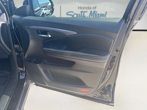 Certified 2025 Honda Ridgeline RTL image 33