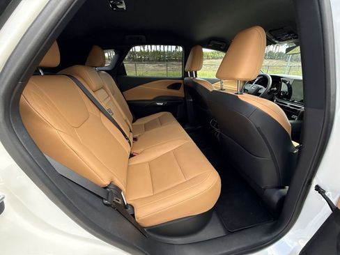 Used 2025 Lexus RX 350 FWD w/ Technology Package image 17