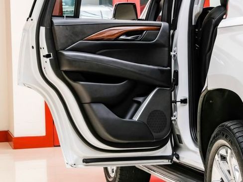 Used 2020 Cadillac Escalade 2WD image 44