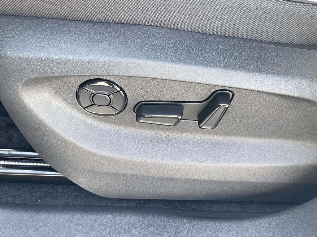 New 2026 Volkswagen Tiguan SE R-Line AWD/4WD image 17