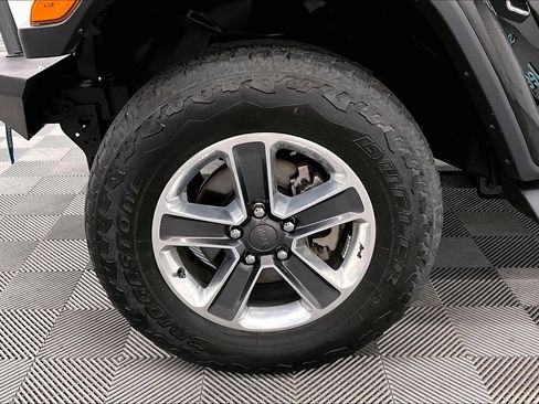 Used 2019 Jeep Wrangler Unlimited Sahara w/ Uconnect 4C Nav & Sound Group AWD/4WD image 10