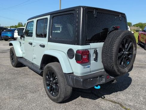 Used 2023 Jeep Wrangler Unlimited Sahara w/ Cold Weather Group AWD/4WD image 8