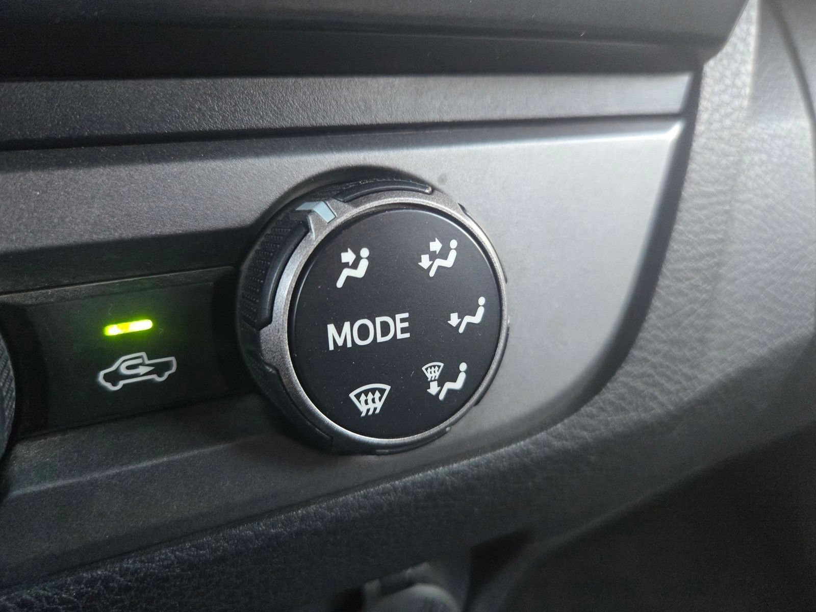 Used 2019 Toyota Tacoma TRD Sport w/ Technology Package RWD image 25