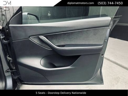 Used 2021 Tesla Model Y Long Range AWD/4WD image 27