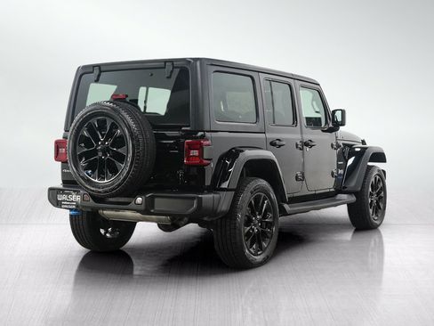 Used 2022 Jeep Wrangler Unlimited Sahara w/ Cold Weather Group AWD/4WD image 5