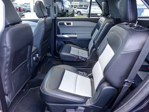 Used 2022 Ford Explorer XLT w/ Equipment Group 202A AWD/4WD image 13