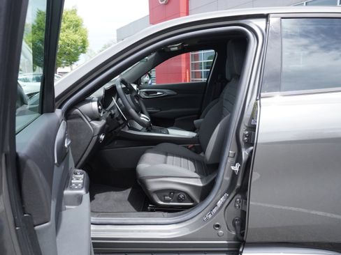 Certified 2024 Alfa Romeo Tonale Ti image 18