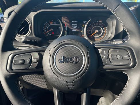 Used 2025 Jeep Wrangler Rubicon image 27
