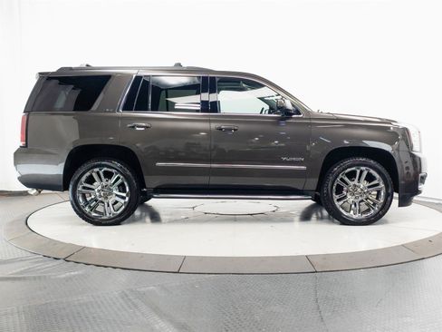 Used 2019 GMC Yukon SLT w/ Premium Edition AWD/4WD image 13