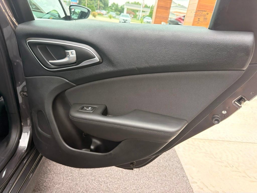 Used 2015 Chrysler 200 Limited w/ Convenience Group FWD image 17