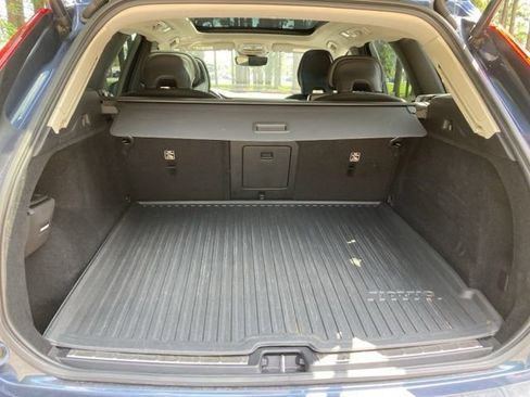 Used 2023 Volvo XC60 B5 Core image 17