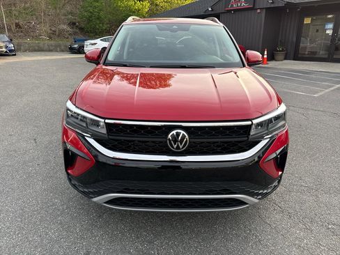 Used 2023 Volkswagen Taos SE w/ Panoramic Sunroof Package AWD/4WD image 16