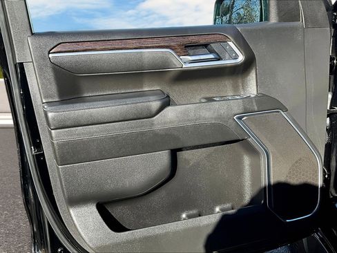 Used 2025 GMC Sierra 1500 Elevation image 13