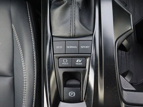 Used 2025 Toyota Camry SE image 21