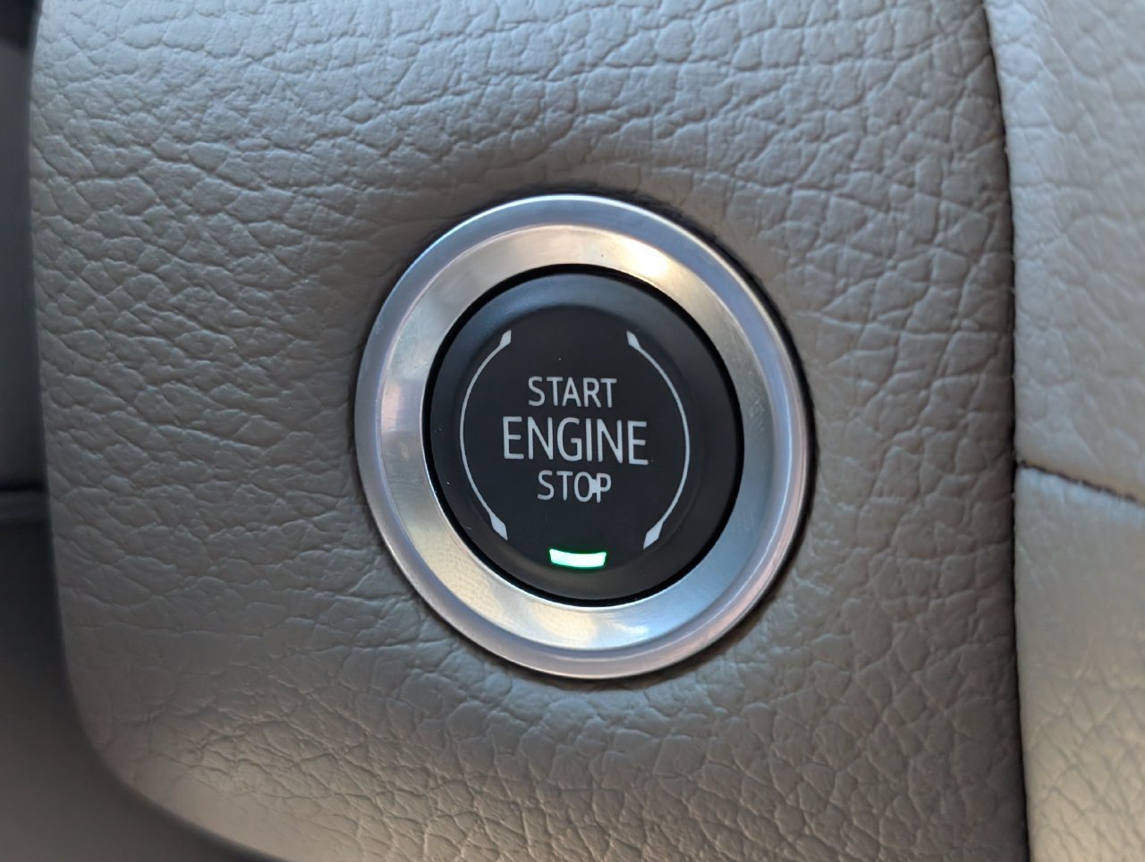 Used 2024 GMC Yukon Denali RWD image 18