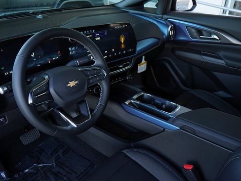 New 2025 Chevrolet Equinox EV LT image 24