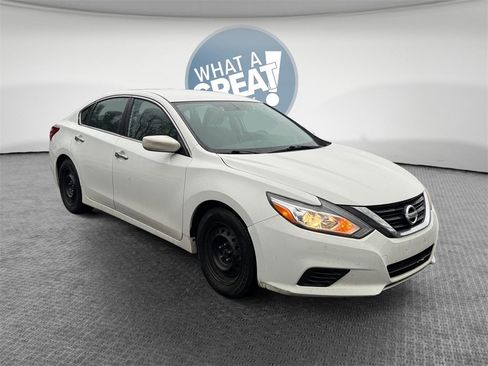 Used 2018 Nissan Altima 2.5 S w/ S Convenience Package image 1