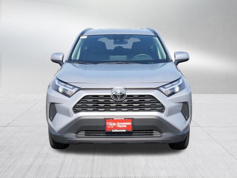 Used 2025 Toyota RAV4 XLE AWD/4WD image 2
