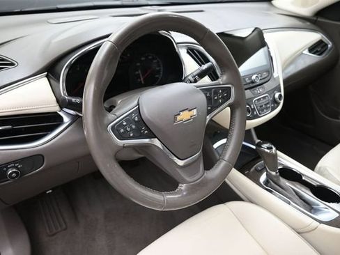 Used 2020 Chevrolet Malibu LT w/ Leather Package FWD image 17