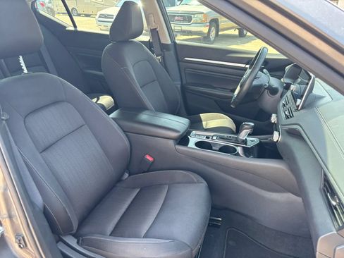 Used 2022 Nissan Altima 2.5 SV w/ SV Premium Package AWD/4WD image 21