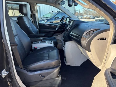 Used 2013 Chrysler Town & Country Touring-L w/ Entertainment Group #2 FWD image 37