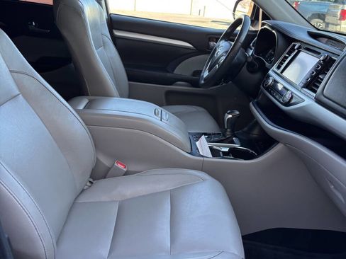 Used 2016 Toyota Highlander XLE image 18