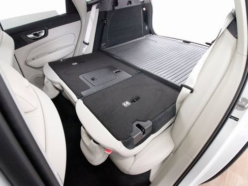 Certified 2025 Volvo XC60 B5 Core w/ Protection Package Premier image 34