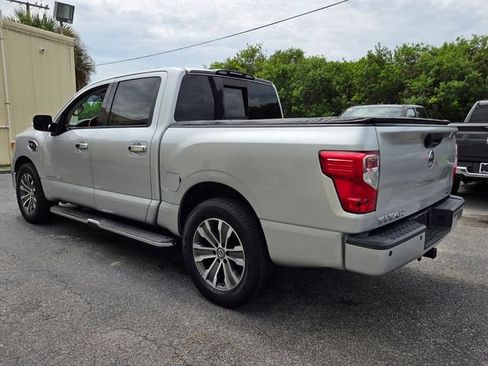 Used 2017 Nissan Titan SL RWD image 5
