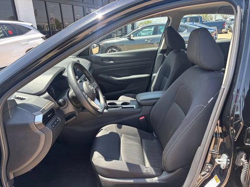 Used 2025 Nissan Altima 2.5 SV FWD image 26