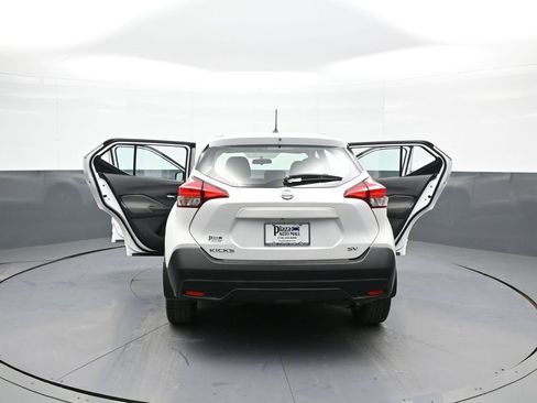 Used 2018 Nissan Kicks SV image 45