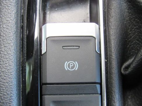 Used 2023 Volkswagen Taos SE image 46