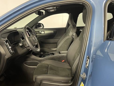 Used 2023 Volvo XC40 B5 Ultimate w/ Protection Package image 25