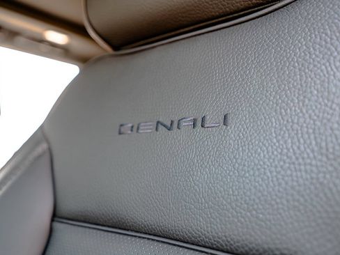 Used 2023 GMC Yukon Denali AWD/4WD image 16