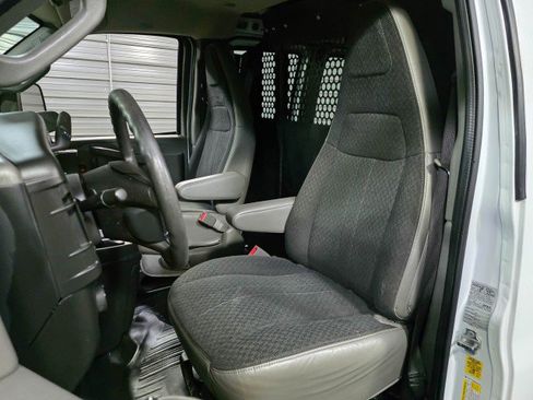 Used 2021 GMC Savana 2500 w/ Driver Convenience Package image 15