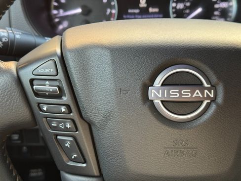 Used 2022 Nissan Frontier SV w/ SV Premium Package RWD image 19