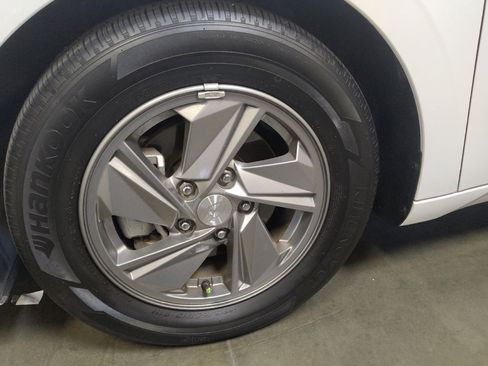 Used 2025 Hyundai Elantra SE FWD image 31