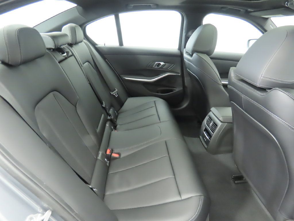 Used 2026 BMW 330i Sedan w/ Convenience Package RWD image 22