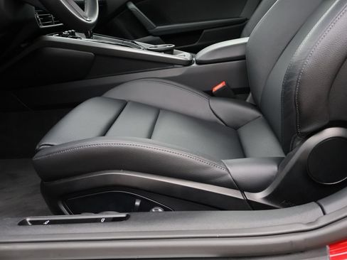 Certified 2025 Porsche 911 Carrera RWD image 30