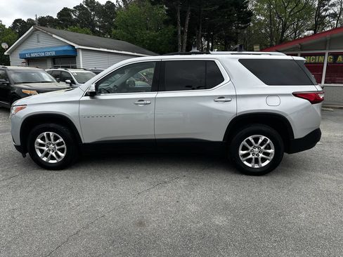 Used 2018 Chevrolet Traverse LT image 3