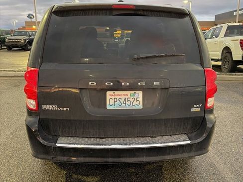Used 2018 Dodge Grand Caravan SXT image 12