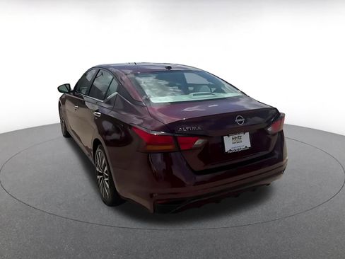 Used 2025 Nissan Altima 2.5 SV image 11
