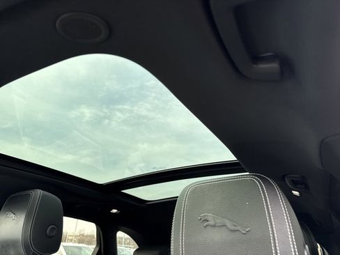 Used 2024 Jaguar F-PACE R-Dynamic S image 15