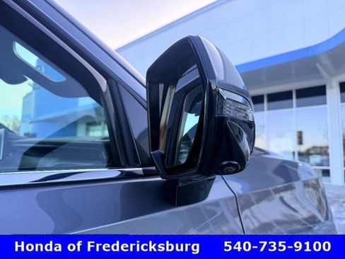 Used 2022 Chevrolet Suburban LT w/ Luxury Package image 16