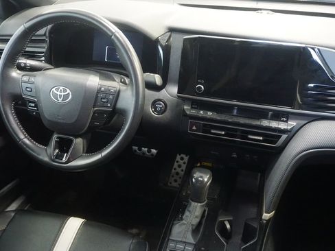 Used 2025 Toyota Camry SE FWD image 25