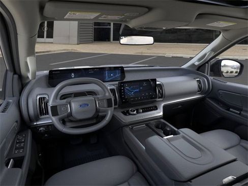 New 2025 Ford Expedition Active image 9